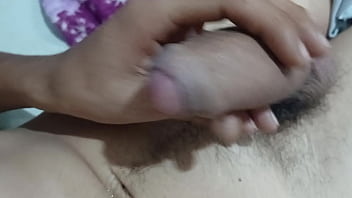 Pauzudo Batendo Uma - brasileiro, gozar, novinho, pauzudo, magrinho, familly - Video 533418