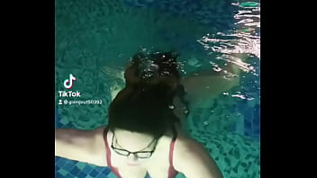 C_ gái mũm mĩm với cặp ngực to