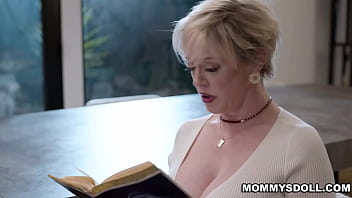 Dee Williams And Her Stepdaughter Sophia Burns Satisfy Each Others Sexual Cravings