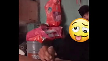 Me Jalo Mi Verga Grande