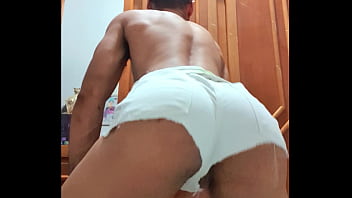 Rebolando De Shortinho - bem-putinho, rebolando-de-shortinho, rabao-de-shortinho - Video 533974