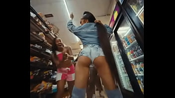 Glorilla Twerking Phat Ass