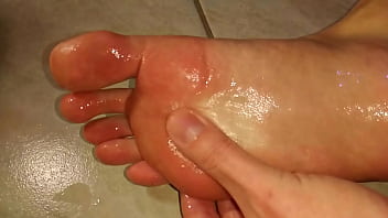 Cumming On My Feet - cumshot, cum, amateur, hairy, solo, massage, foot, feet, soloboy - Video 509547