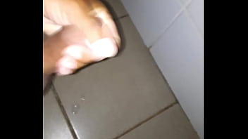 Punheta Na Madrugada - punheta, banheiro - Video 522986