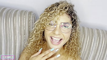 Enfiei A Mão Na Buceta Da Gostosa E Ele Se Mijou Toda