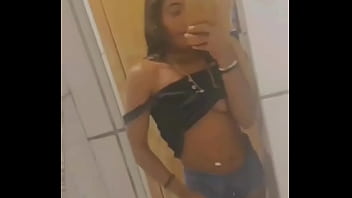 Morena Baixinha Mostrando Os Peito