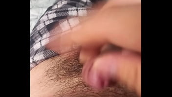 Se Masturba Despues De Un Largo Dia