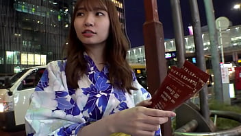 耳かき店で働いてるミツハちゃんは昼も夜もサービス精神旺盛な真性言いなりドМ娘だった！敏感体質でブルブルと全身を痙攣させてイキまくり！！