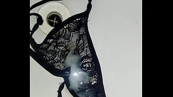 Gozando Na Calcinha Da Minha Esposa !