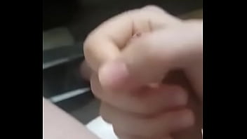 Je éjacule Sur Ma Main.