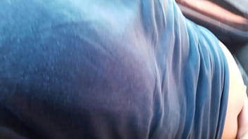 Tomando Leche En El Auto