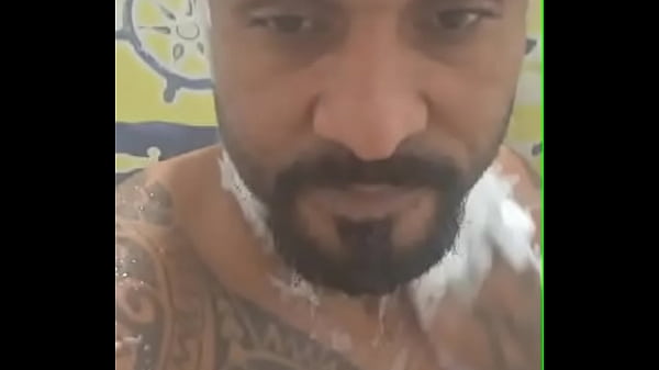 Safadinho Pelado Tomando Banho Gostoso