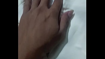 Bajandole El Cierre A La Falda De Mi Prima