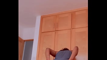 Bailando Me Enseña Su Nalga