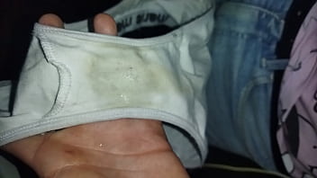 Calzoncito Húmedo De Mi Prima