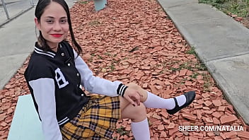 Colegiala Folla Con El Vecino Que La Invitó A Su Casa A Comer Helado Y Le Dio Algo Más.