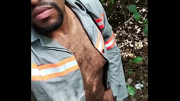 Batendo Uma No Mato Com Uniforme Da Firma