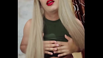 Masturbándome Siendo Travesti Rica