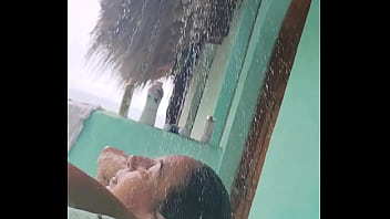 Quoxcqlhenhl Showering Ourside