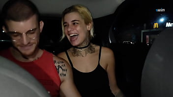 Casal Transa No Uber, E O Motorista Filma Tudo E Joga Na Internet
