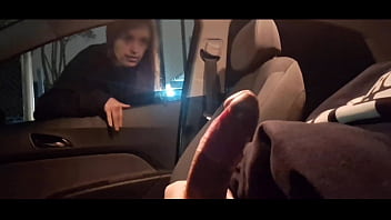 Punheta Arriscada Para Gostosa Na Rua Em Público! - car, street, new, young-woman, teens-18 - Video 432829