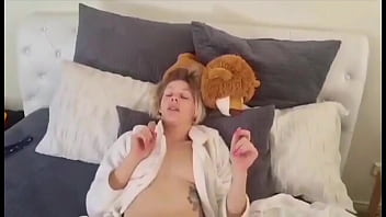 My Milf Wife Alexis 39 Feeling Very Unattractive With No Make-up Unwashed Hair And Skin Blemishes But Let Me Fill Anyway