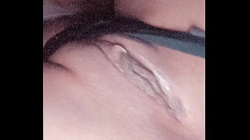 Brincando Com A Bucetinha Antes De Dormir