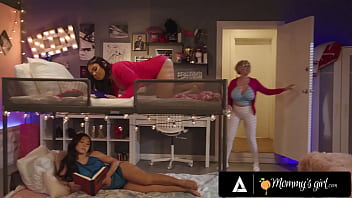 Mommy_s Girl - Milf Dee Williams Caught Petites Squirters In The Act! Made Them Squirt Even More!