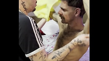 Levando Rola Monstra No Cuzinho (completo No Red)