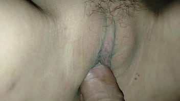 น้ำพุ่งเข้ารูหีที่ยังบริสุทธิ์ของสาวเพื่อนบ้าน