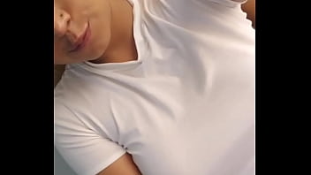 Te Gustaría Ver Como Una Universitaria Se Mete Un Dildo A Su Vagina??