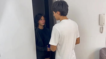 Vecina Nueva De Mi Unidad Es Muy Cachonda Y Me Viene A Pedir Que Me La Folle Duro Y Me Le Corra Adentro.