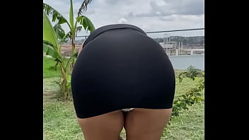 Putiesposa Exhibiendose En La Calle