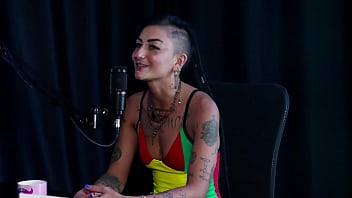 Começou Vendendo Packs, Desde Cedo Gostava De Exibir O Corpo, Se Identifica Como Pansexual E Quando Teve Que Dominar... - Caroleta Roots _ Bruna Carlos (sheer/red)