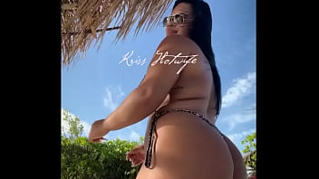 Puta Casada Se Exibindo Na Praia Com Biquini Todo Enfiado Na Bunda