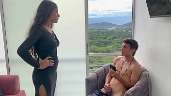 Mi Culona Hermanastra Me Atrapo Viendo Porno Y La Invito A Ver Porno Juntos Y Terminamos Muy Cachondos Hasta Follar Duro