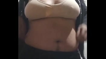 Quién Quiere Mamar Mis Tetas Naturales ??