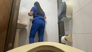 Hermoso Coño De La Enfermera En Baño Publico