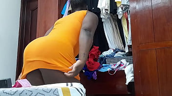 La Criada Más Culona Y Sexy Cambiándose De Ropa