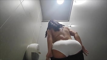 Compilado De Chicas Meando En La Ba_o Del Gimnasio