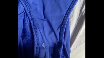 Uma Gozada No Biquíni Antes De Ela Vender