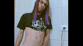 Menino Novinho Gayzinho Pelado De Calcinha Rosa Se Masturbando