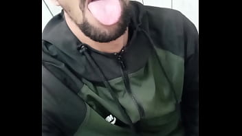 Batendo Punheta No Banheiro - homem, pau-grande - Video 355557