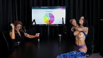 Safada Demonstrou Seu Boquete, Tira A Roupa E Mostra Seus Enormes Peitos Depois De Dizer Que Fez Atendimento Com Famosos - Evelyn Buarque (sheer/red)