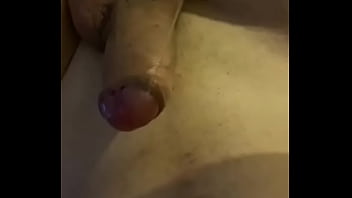 今すぐにでも発射しちゃいそうなfreeperson3010の巨根。我慢汁の量がエグい...。