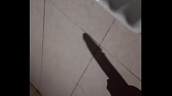 Paja En El Baño Antes De Ducharse