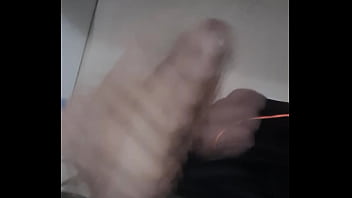 Novinho Pirocudo Que Gosta De Se Exibir, Batendo Uma Pra Mulheres Mais Velhas