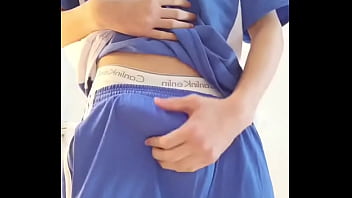 高中生一回到家就打飞机