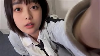 オナニーしてたら手に潮が沢山着いちゃいました_