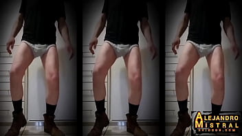 Alejandro Mistral Sexy Hombre Maduro Aficionado Muestra La Verga Dentro De Sus Calzoncillos Blancos Mojados Bailando